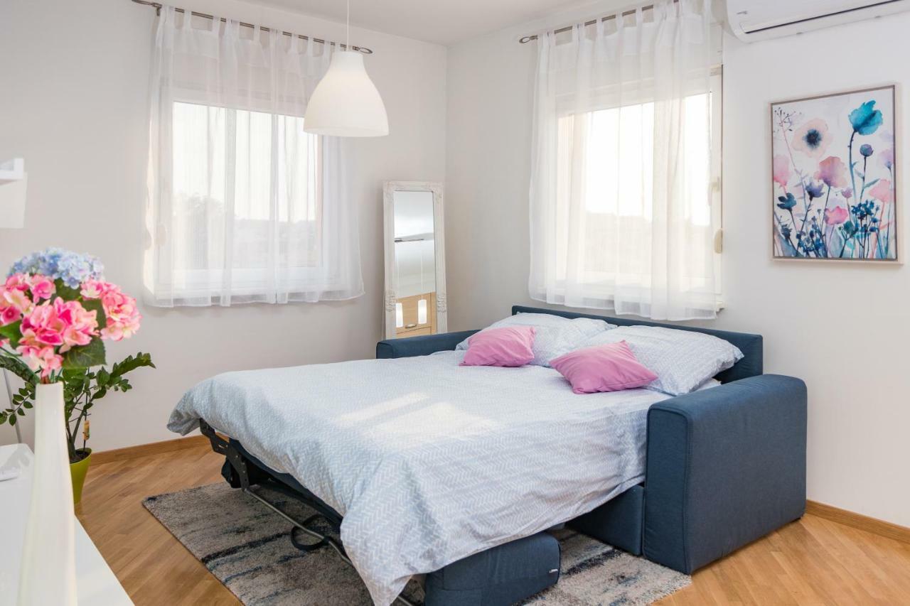 Apartment Pula Relax Exterior photo